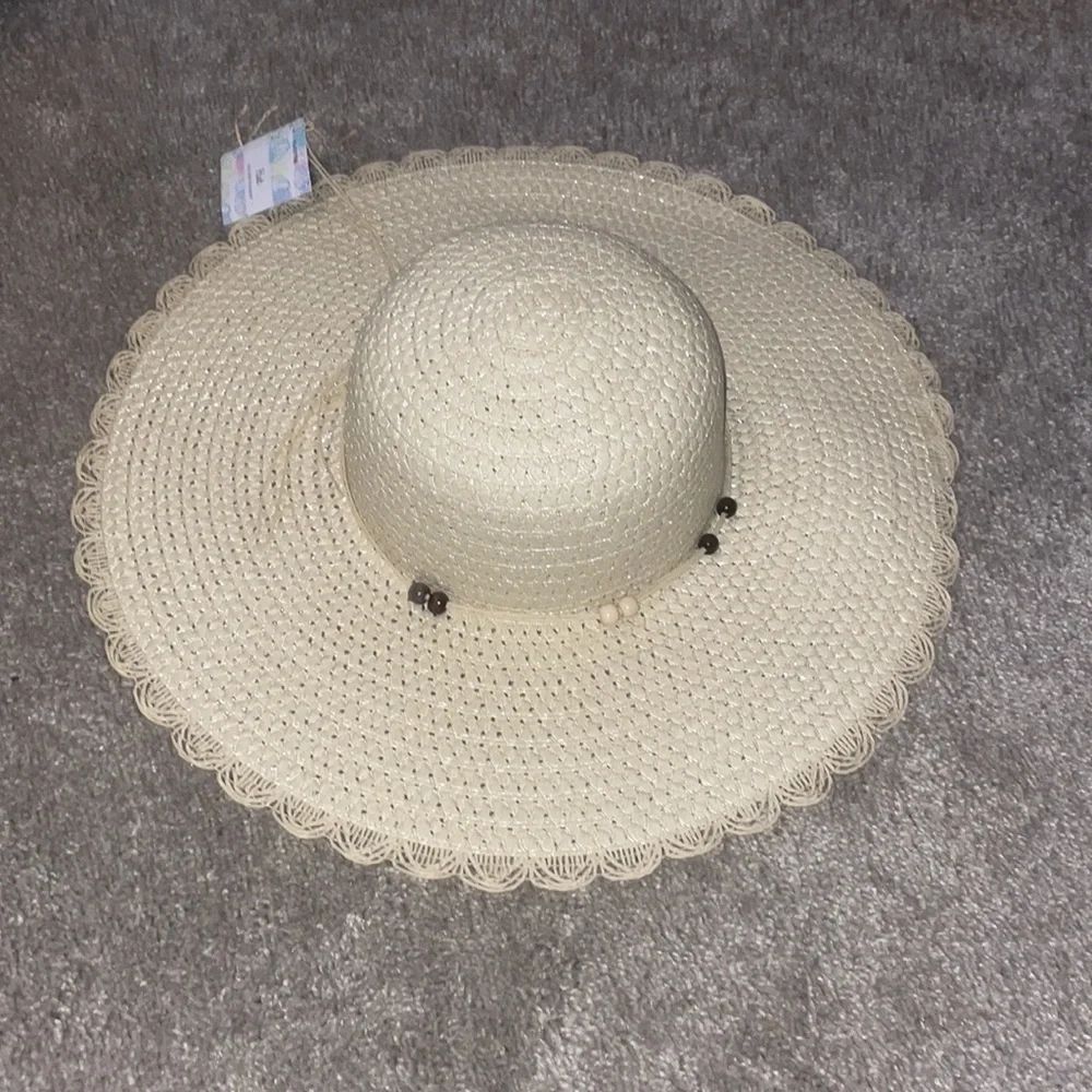 New cream sun scalloped cottage style beach hat